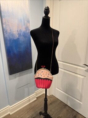 Pink Cupcake Novelty Crossbody Bag with Gold Chain Strap